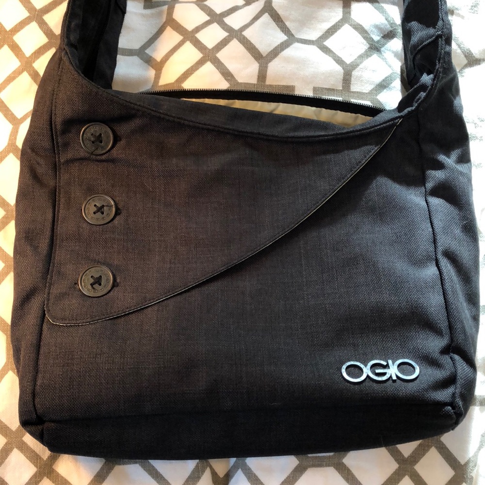 OGIO Brooklyn Shoulder Bag w/Tablet Sleeve